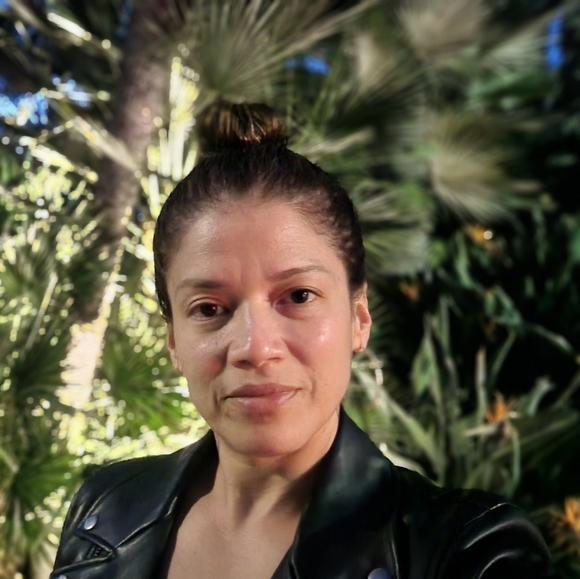 Meet your Posher, Sandy - Picture 1 of 1